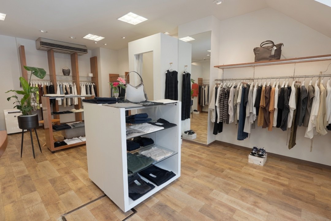 店内の様子。奥に広がる明るい売場